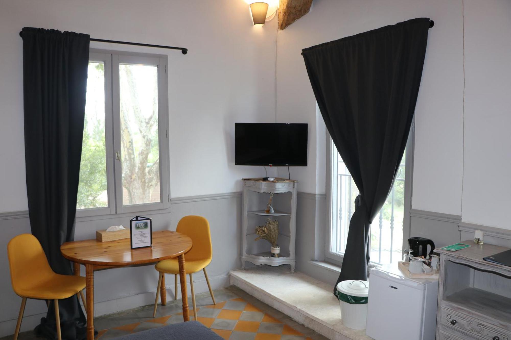 אביניון Le Mas Des Cerisiers Jacuzzi Et Sauna Inclus Pour Tous Les Logements מראה חיצוני תמונה