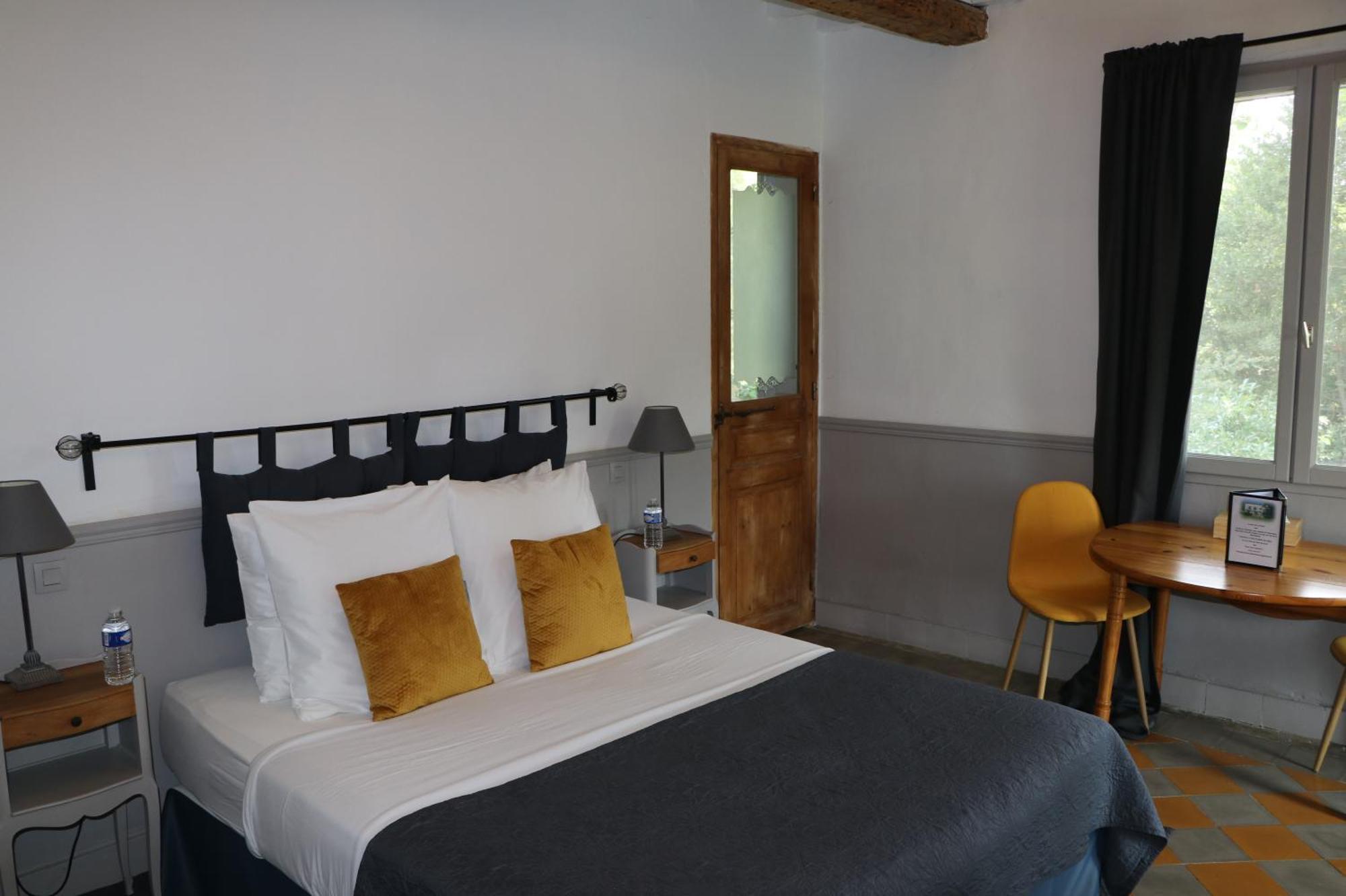 אביניון Le Mas Des Cerisiers Jacuzzi Et Sauna Inclus Pour Tous Les Logements מראה חיצוני תמונה