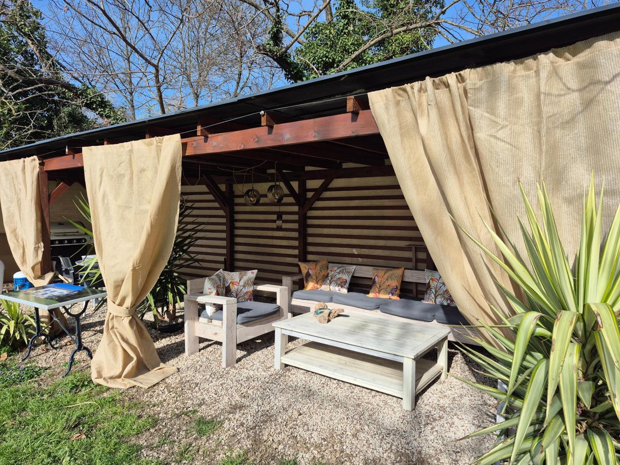 אביניון Le Mas Des Cerisiers Jacuzzi Et Sauna Inclus Pour Tous Les Logements מראה חיצוני תמונה